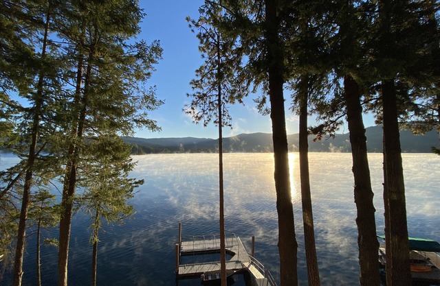 Cozy & Relaxing Lakefront Cabin on Hayden