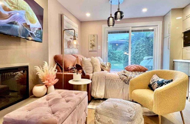 Cozy Retreat! Convenient Hidden Gem near Toronto!