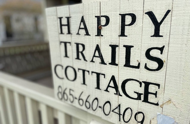 Cozy retreat in Damascus on the AT and Creeper Trail. Pet Friendly!
