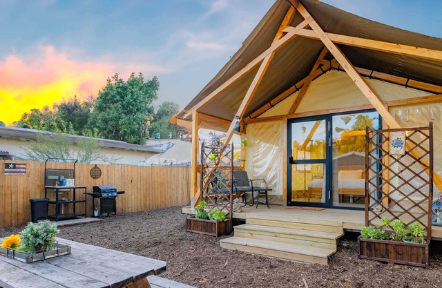 Cozy Retreat with Modern Amenities and Outdoor Fun