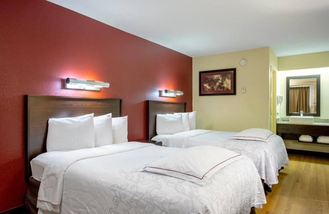 Cozy Room w/Free Airport Shuttle and Cable TV – Ideal for Travelers