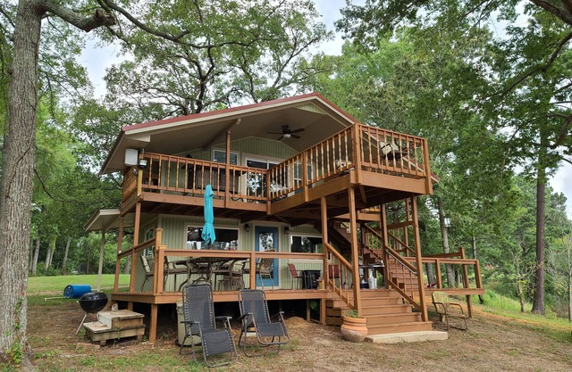 Cozy rustic cabin on two fishing ponds in tranquil Rusk, TX