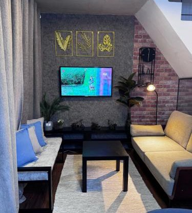 Cozy Rustic Corner House Subic