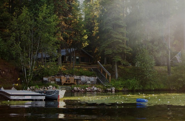 Cozy, rustic Montana lake cabin on Placid.