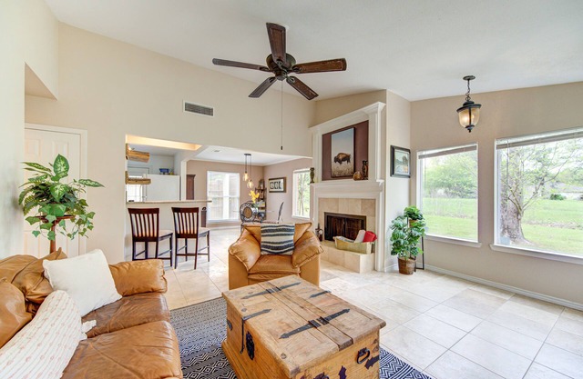 Cozy Rustic Townhome! 2bd/2bth ! W/D