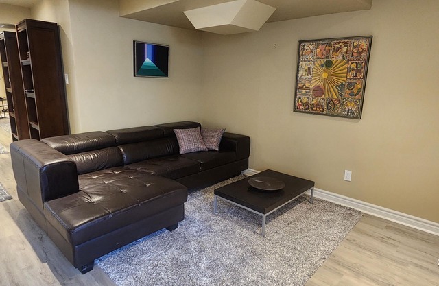 Cozy & Spacious 1 Bedroom Private Basement Apartment
