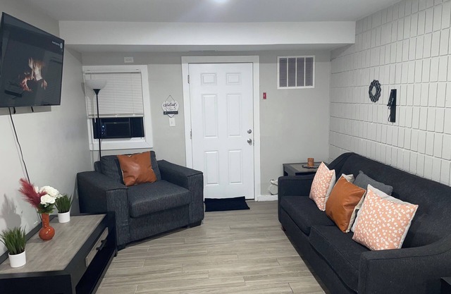 Cozy & Spacious/3 Min Walk to Yale Hospital