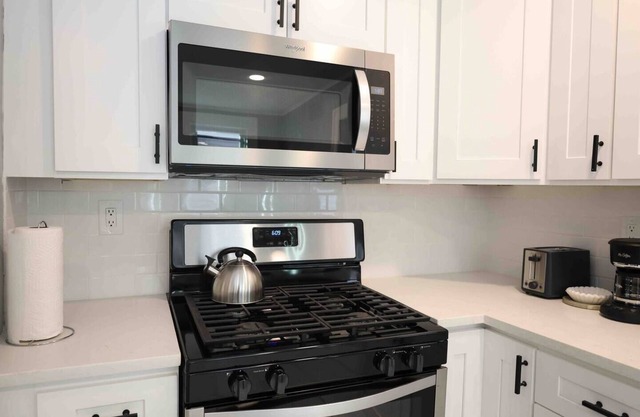 Cozy Spacious Apt/Luxury/Yale/Parking/Free Wine