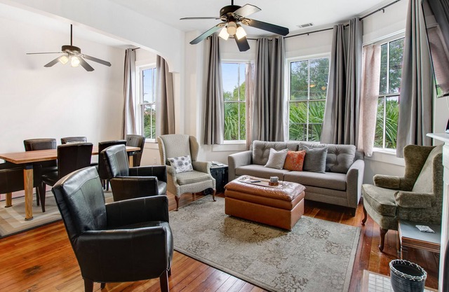 Cozy Starland retreat in the heart of historic Savannah walkable to everything
