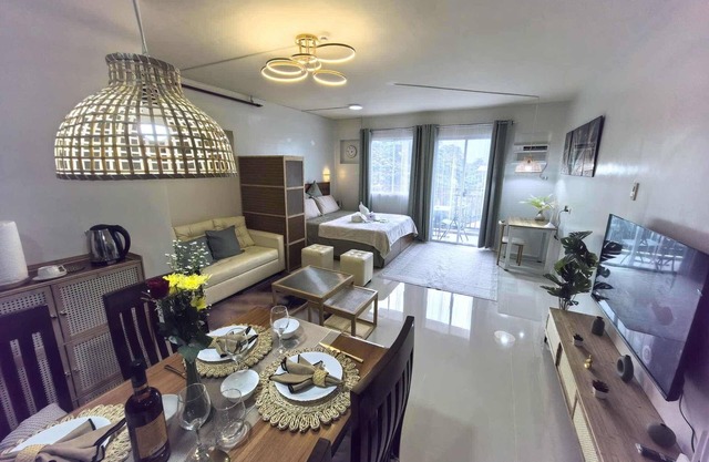 Cozy Studio, Smart Lock, Balcony, Near Airport Puerto Princesa City, Palawan.
