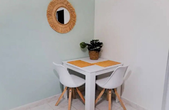 Cozy studio apartment and Centrally located!