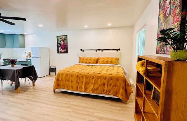 Cozy studio in adorable Nevada City with AC, WiFi