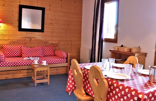 Cozy Studio in Risoul 1850, Ski-In/Ski-Out, Pool, Sauna, & Free WiFi