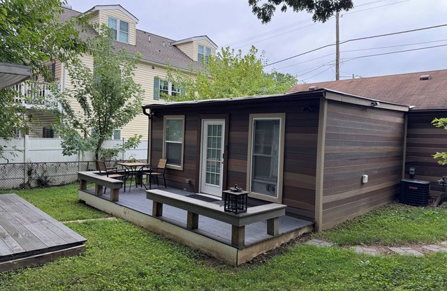 Cozy Studio in Rockville, Walk to The Square and the Metro Station