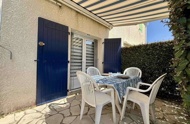 Cozy Studio Near La Cotinière Port, Terrace, Parking, Steps to Beach and Shops