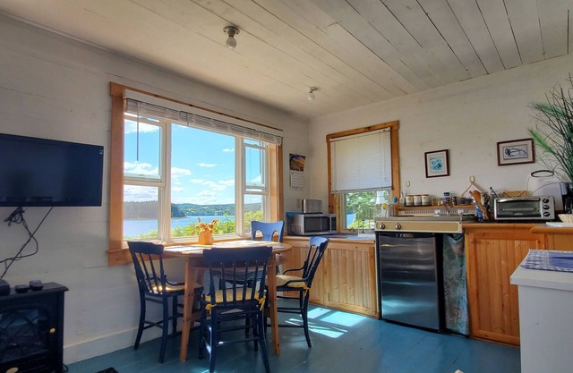 Cozy studio right on the water