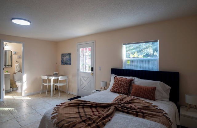 Cozy Studio with private entrance