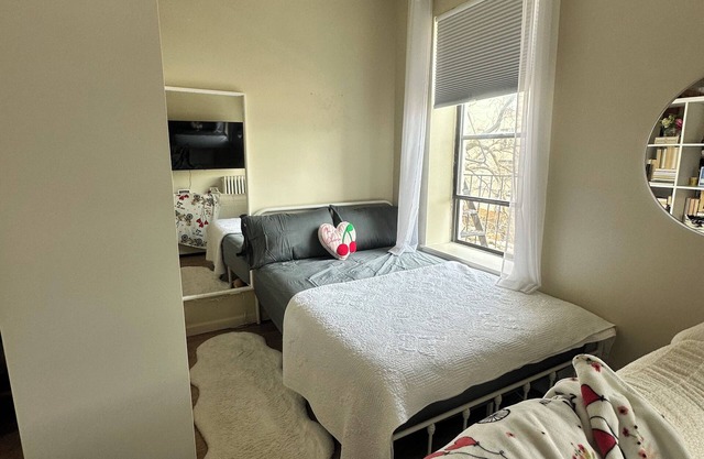 Cozy studio with WiFi and AC in Brooklyn just steps from N train
