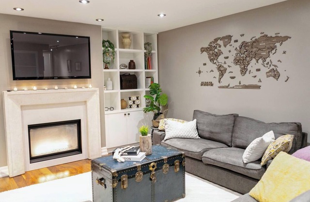 Cozy & Stylish 2BR w/Hot Tub & Fireplaces