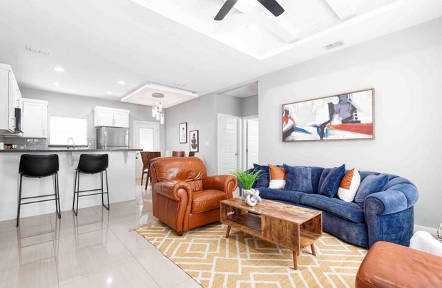 Cozy & Stylish 3bed/2bath Apt