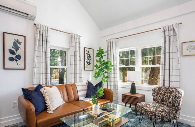 Cozy Stylish Cottage In the City, Close to Everything GR, Extended Stay Welcome