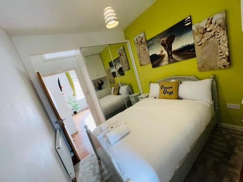 cozy & stylish one bedroom apartment