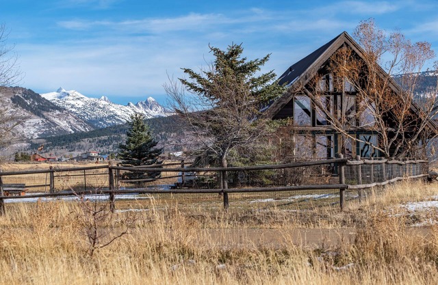 Cozy Teton Cabin