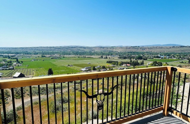 Cozy Tiny FarmHouse with stunning views & Pool