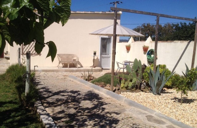 Cozy 'tiny house' with breakfast at B&B Casal da Eira