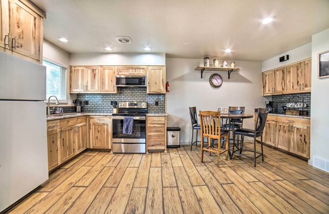 Cozy Townhome: Near Dtwn, Hospital & College!