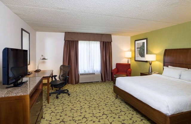 Cozy Unit with Heated Pool | Near Roosevelt Park | Pet-Friendly & Free Parking