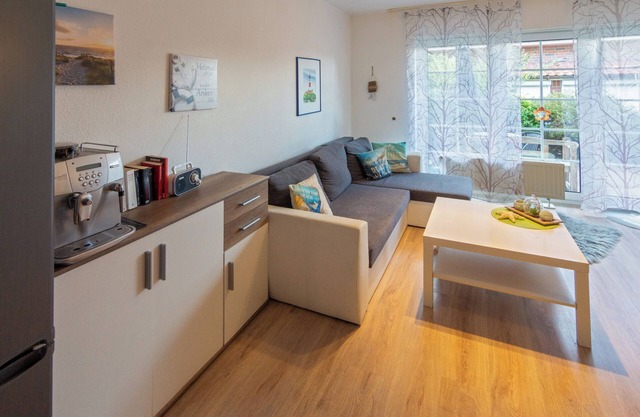 Cozy vacation apartment Klein Kluntje in Dornumersiel with terrace