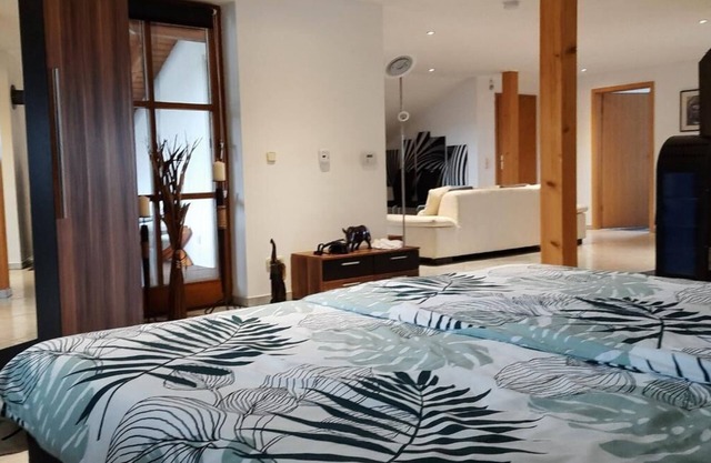 Cozy vacation apartment (75sqm) with wood-burning stove and balcony