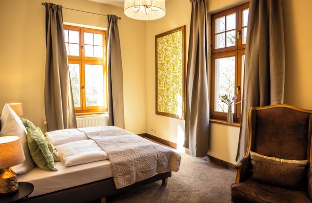 Cozy vacation apartment for up to 4 people on the first floor of a manor house