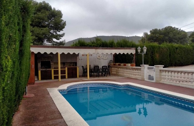 Cozy villa with large private pool and complete barbecue