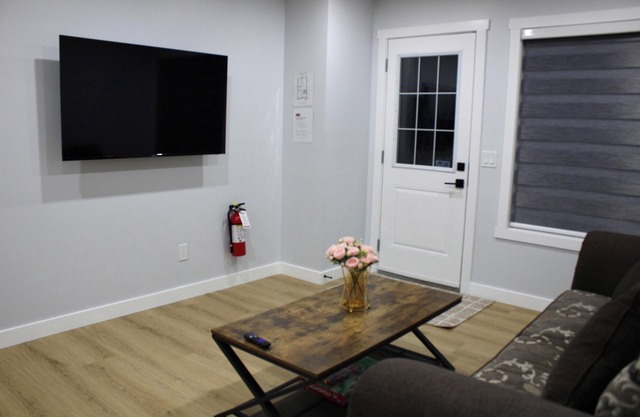 Cozy Walkout Basement suite