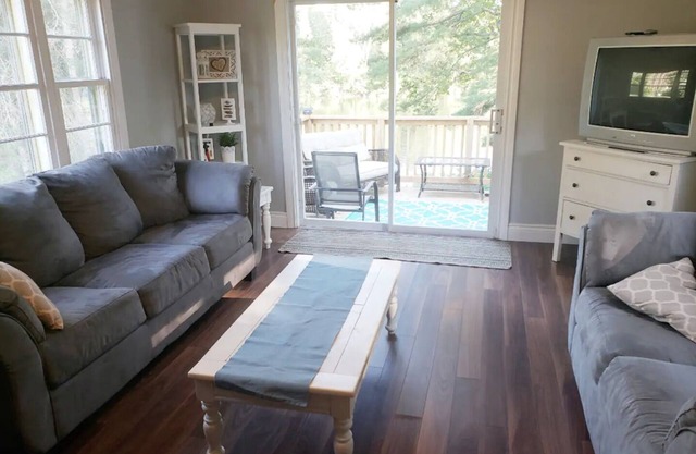 Cozy waterfront gem in Kearney