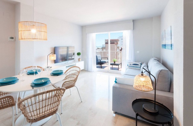Cozy with mediterranean style, a few meters from the beach. A/C and free wifi. Terrace with sea views