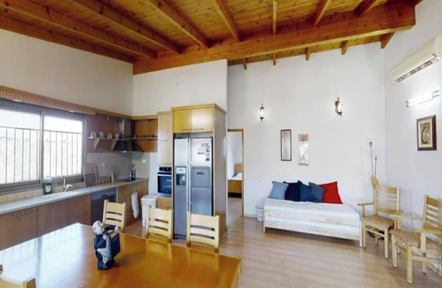 Cozy wood apartment with great view to Nazareth