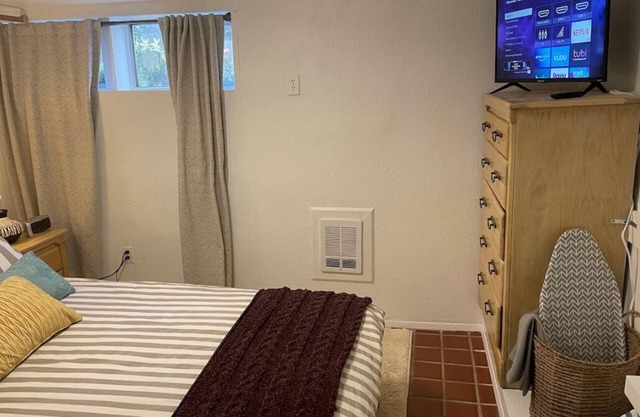 CozyPrivate Peaceful 7mins>Airport Front Door Parking Pet Friendly Lodge Duplex