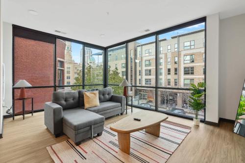 CozySuites Mass with parking lounge & roof deck #37