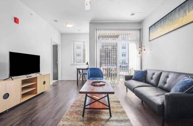 CozySuites Modern 1BR, Nora Indianapolis #8