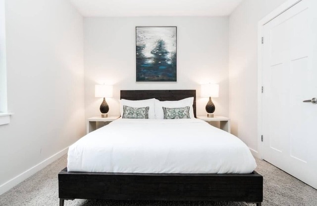 CozySuites Music Row Stunning 2BR with free parking 05