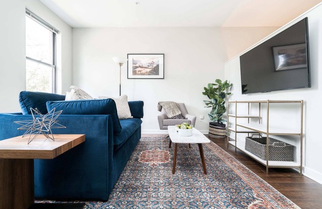 CozySuites MusicRow Astonishing Studio free parking 37