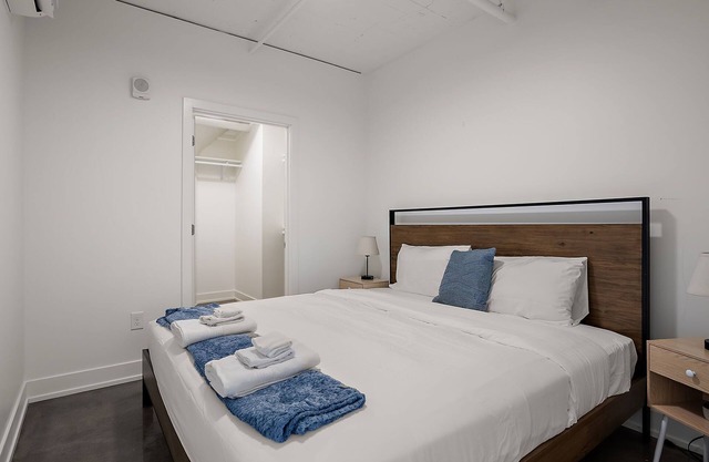 CozySuites NLG - Modern 1BR condo #33