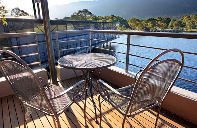 Crackenback 2 - Lakeside Over the Water Apartment with resort facilities