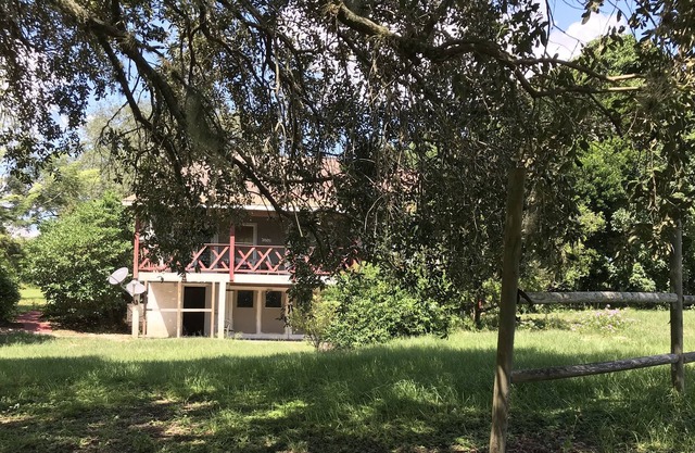 Cracker Cottage by the lake and groves