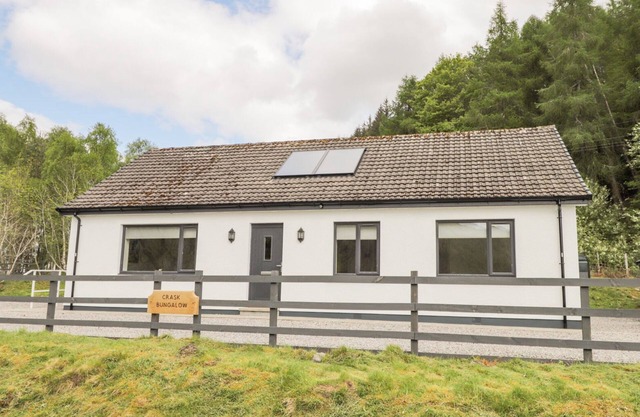 CRASK BUNGALOW, family friendly, with a garden in Cannich
