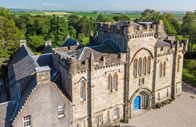 Craufurdland Castle - Countryside tranquility only 25 mins from Glasgow City