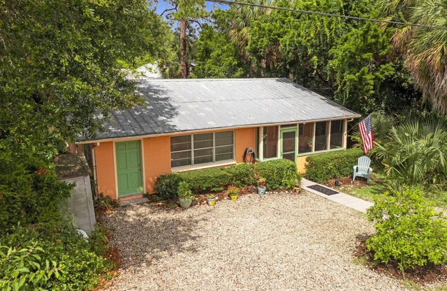 Creamsicle Cottage is pet friendly and walkable to downtown & sunsets